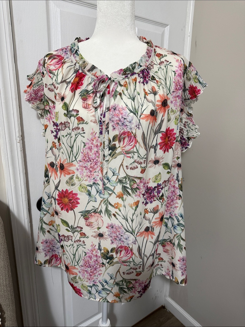 Floral Tie-Neck Ruffle Sleeve Top - White/Pink Plus Size 3X Beautiful Top!